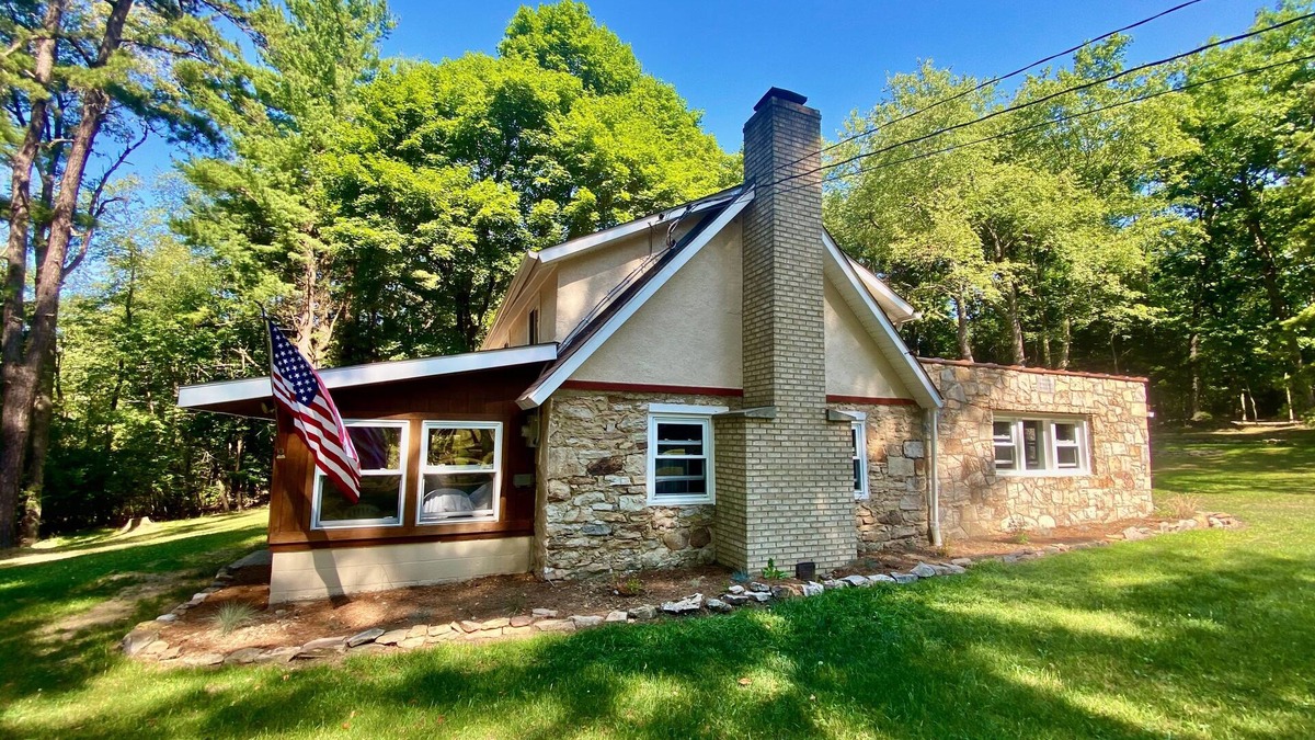 Philipsburg House | Rustic Lodge near Black Moshannon & Penn State