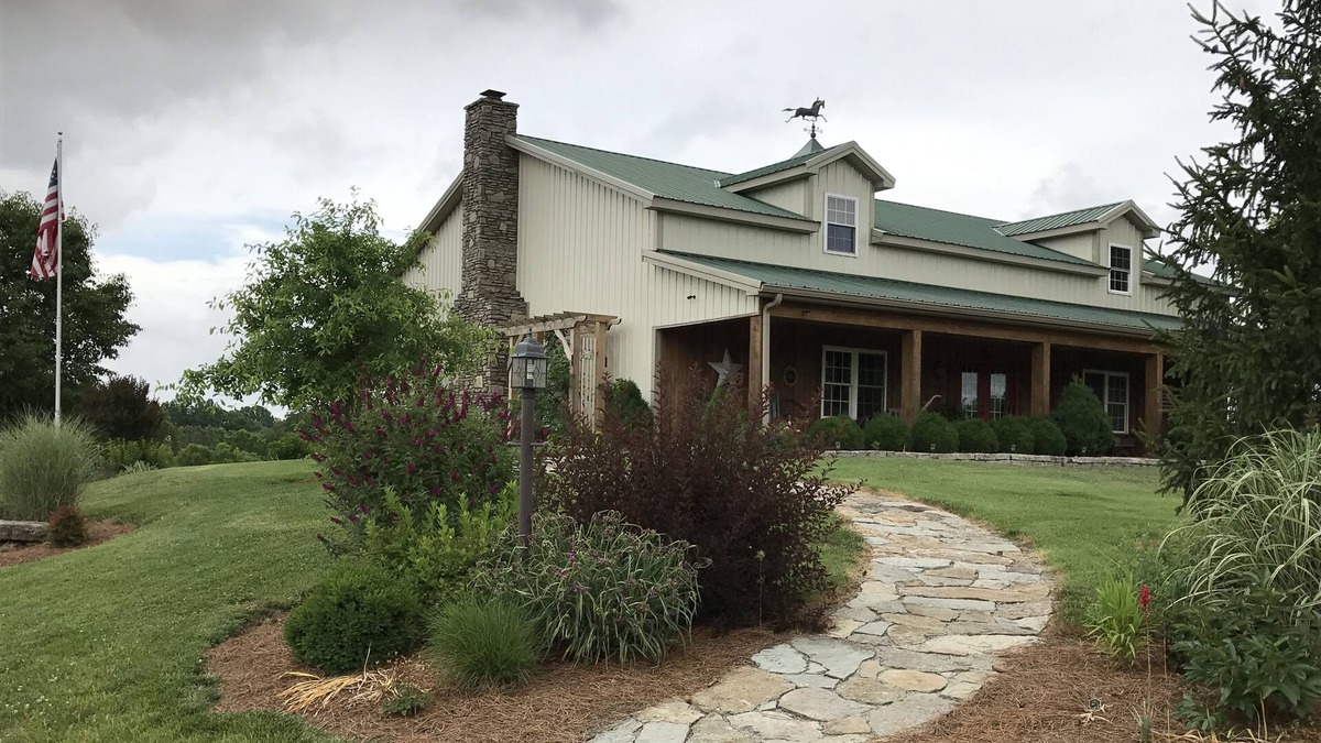 Willisburg House | Rustic Lodge On Farm centered on Bourbon Trail!