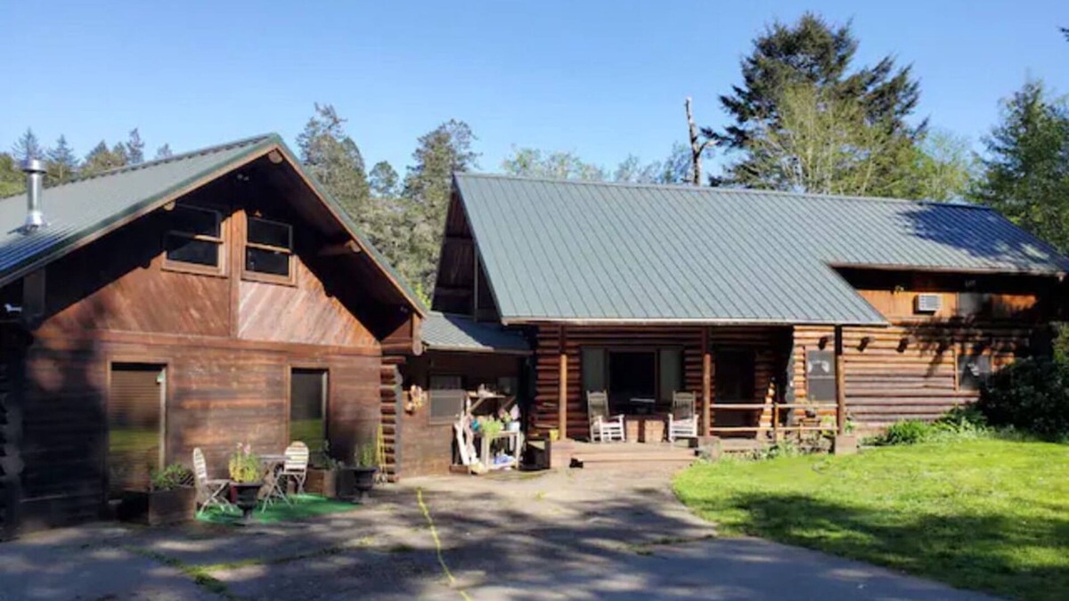 Brookings Cabin | Rustic Lodge - Rustic Cabin in the Mountains of Brookings