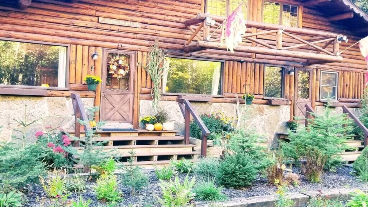 Lisbon House | Rustic Log Cabin #3 - "The Lodge"