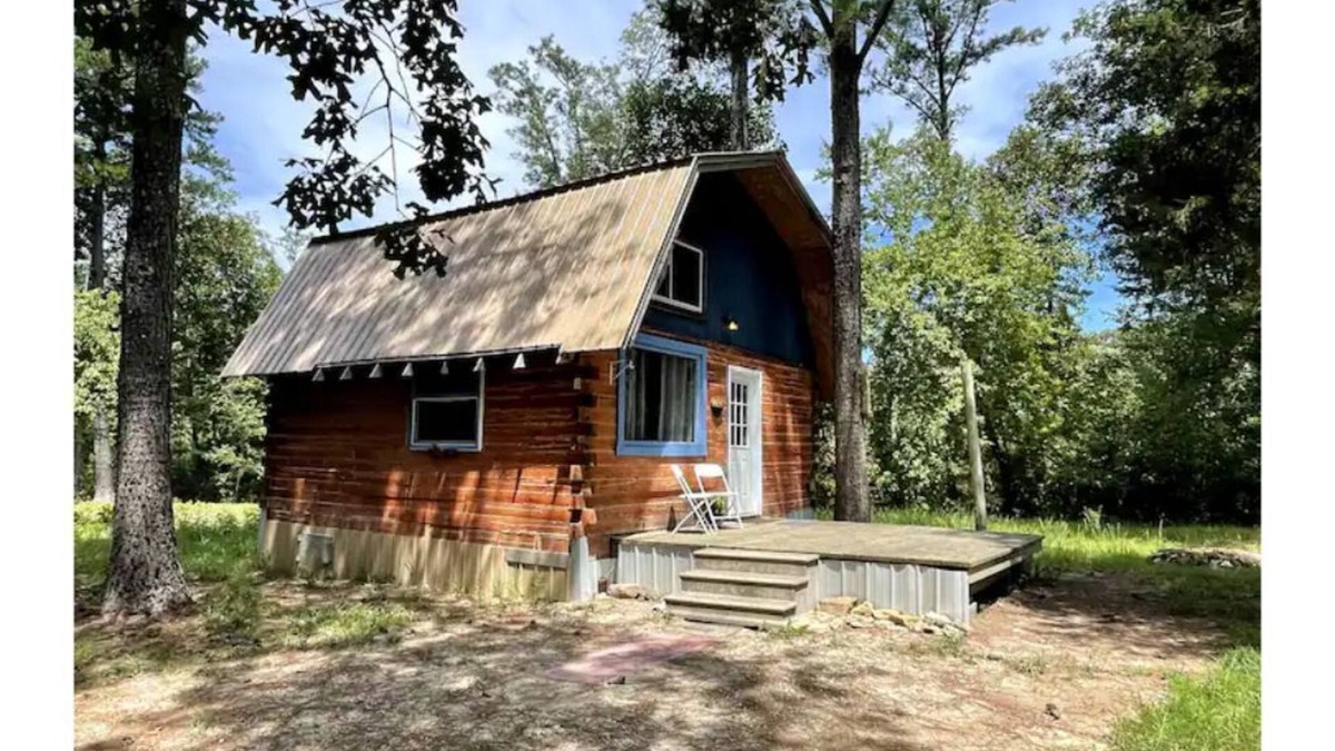 Summertown Cabin | Rustic Log Cabin at End-of-the-Road, on 100 acres