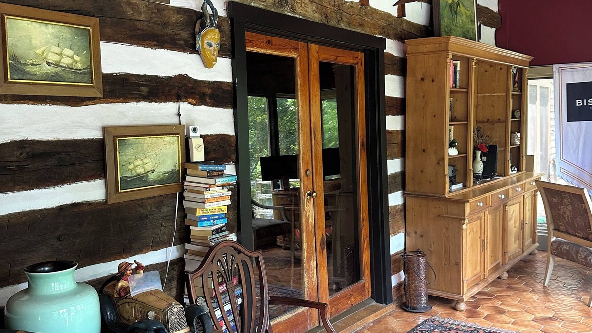 Blue Ridge Bed & Breakfast | Rustic Log cabin bed and breakfast in Virginia wine country