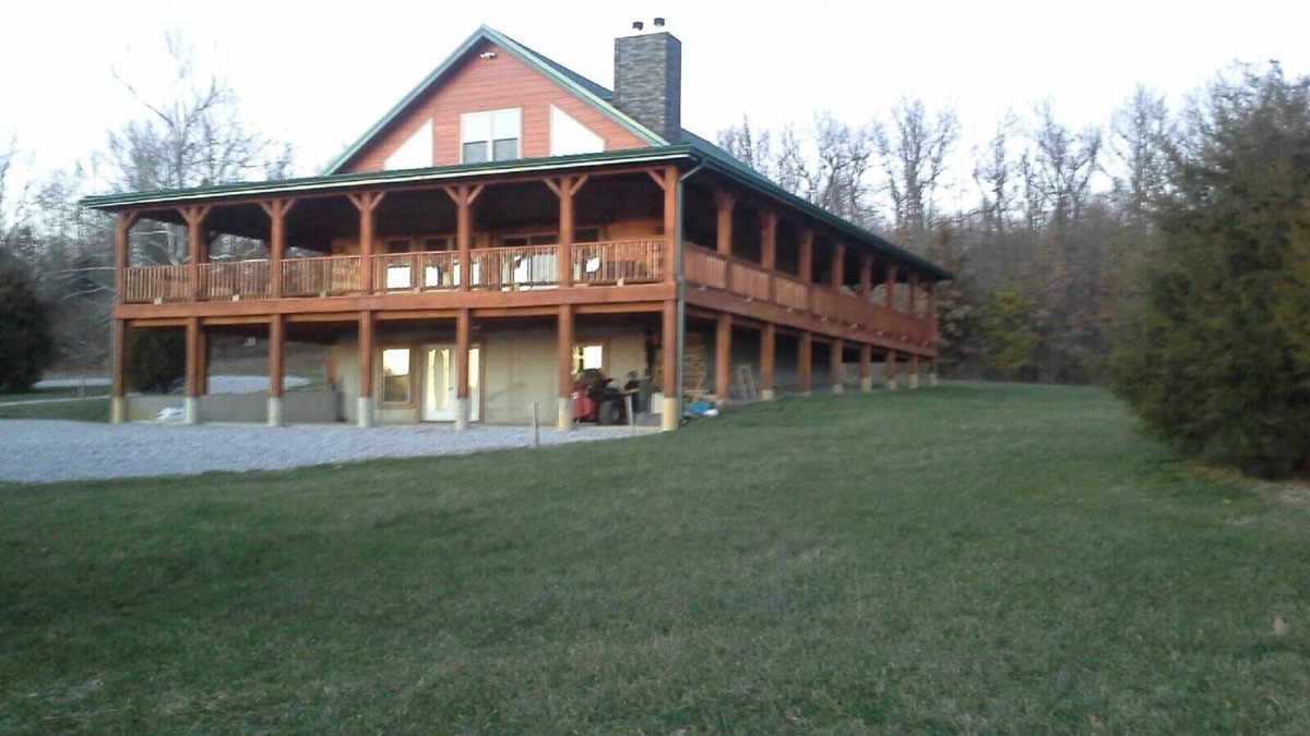 Nortonville Cabin | Rustic log cabin back in the boondocks !