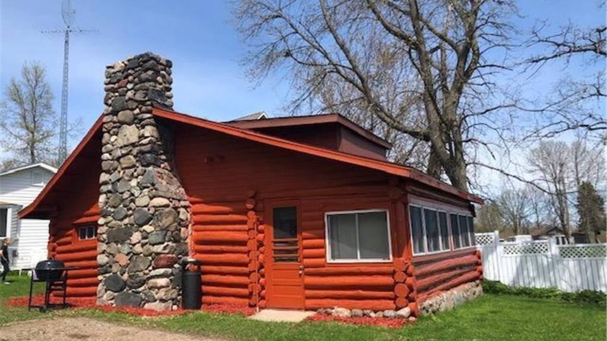 Garrison Resort | Rustic log cabin built in the 1900's! On Private Lake with Great Fishing.