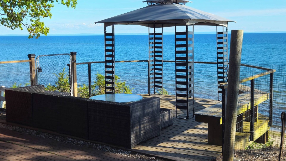 Ontario Cabin | Rustic Log Cabin With A Private Beach.