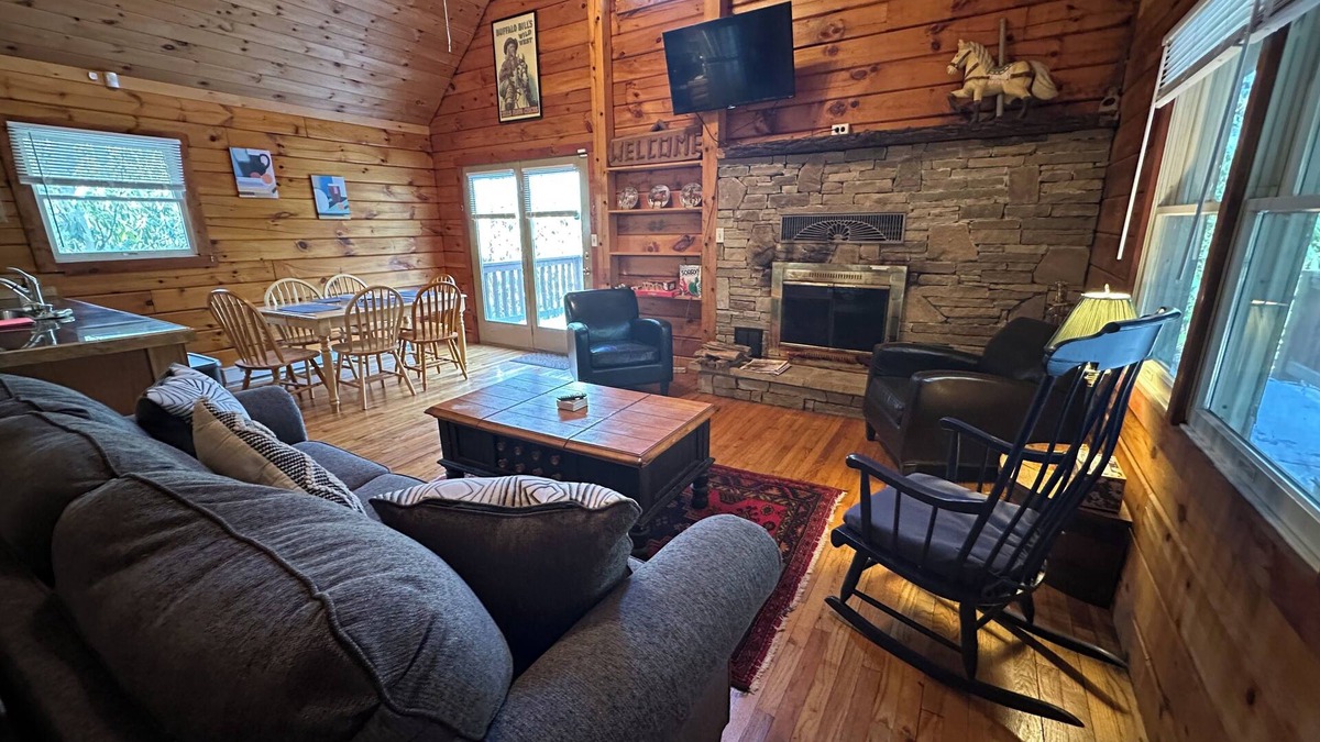 Champion Cabin | Rustic Log Cabin Nestled in Mountain Laurel Near 7 Springs/Hidden Valley