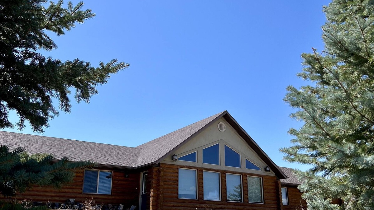 Lapoint Cabin | Rustic Log Cabin Retreat