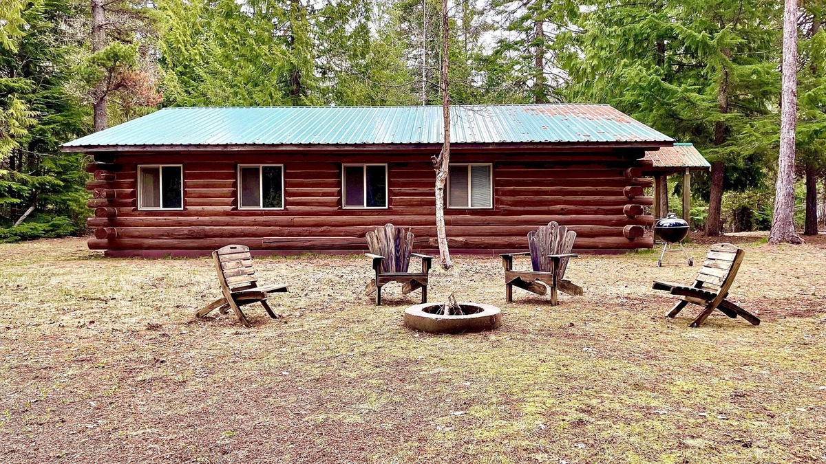 Boundary County Cabin | Rustic log cabin