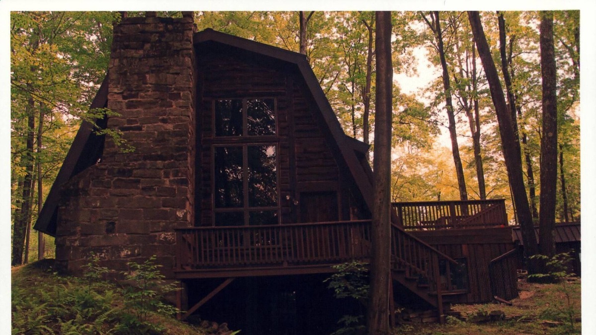 Treasure Lake Cabin | Rustic log home located in a gated resort community near many outdoor activies.