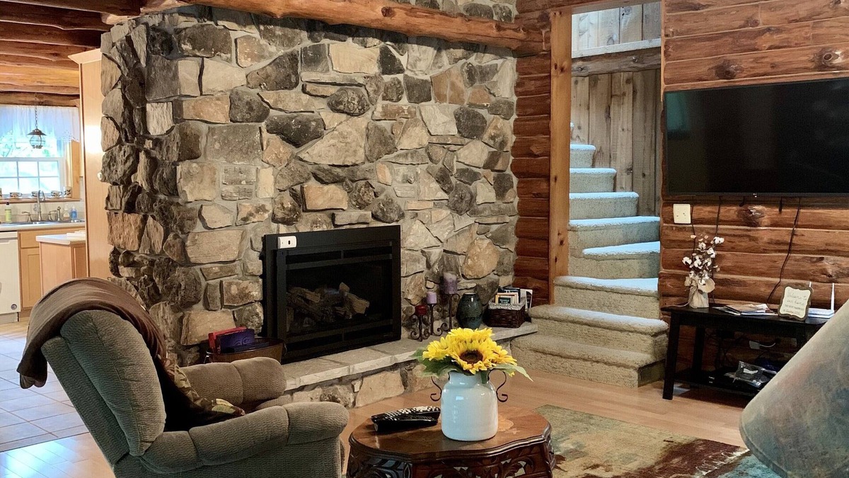 Baileys Harbor House | Rustic Log Home located near Baileys Harbor