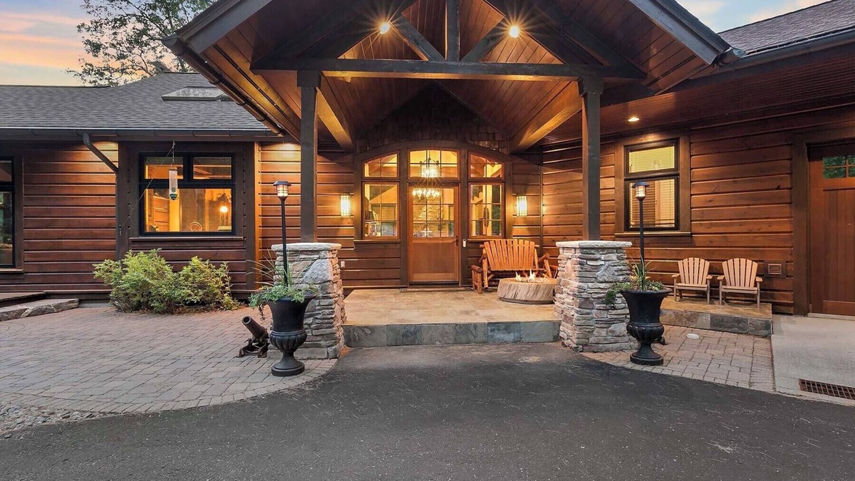Breezy Point Cabin | Rustic Luxurious Lakehouse on Expansive Private Shoreline of Ossawinnamakee Lake