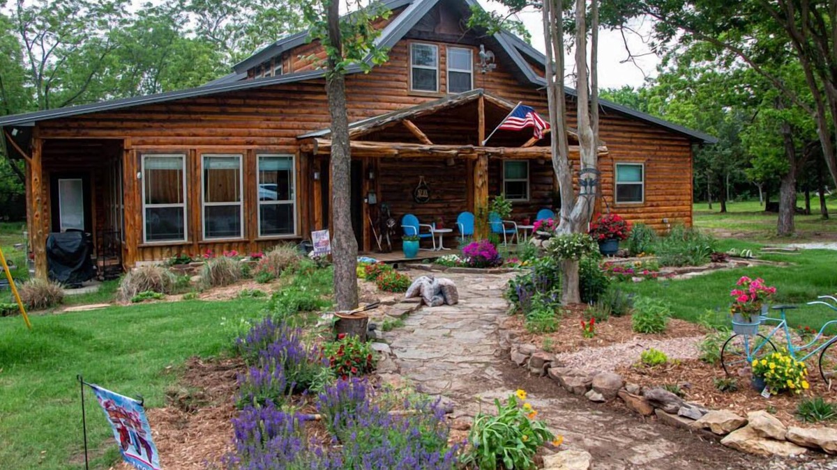 Albany Cabin | Rustic/Luxurious OKLA Log Cabin -Cannabis Friendly