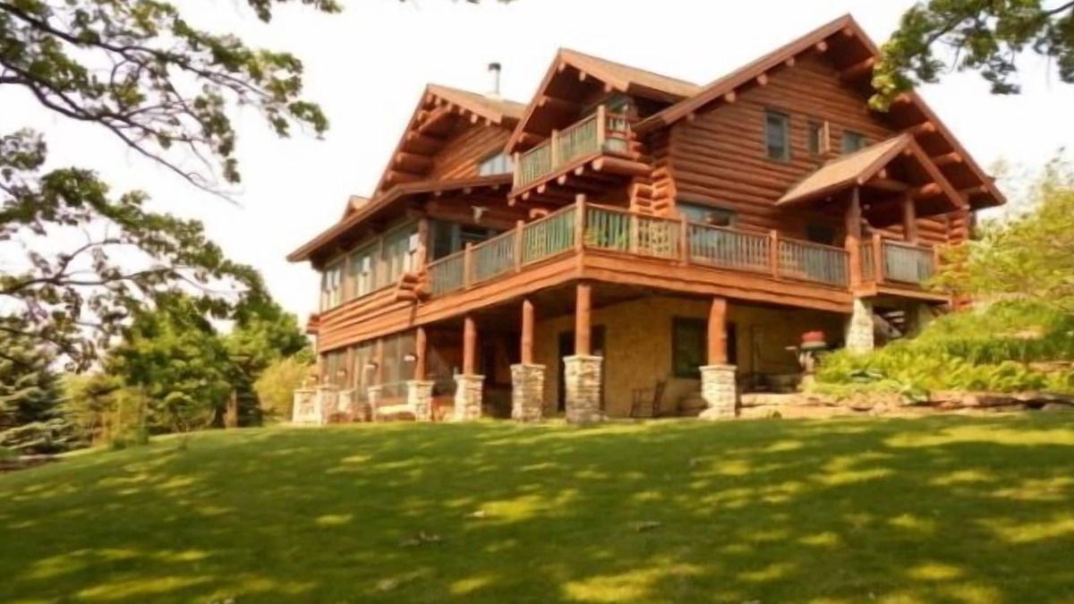 Blue Mounds Cabin | Rustic Luxury Awaits In This Beautiful Full Log Lodge On 44 Private Acres