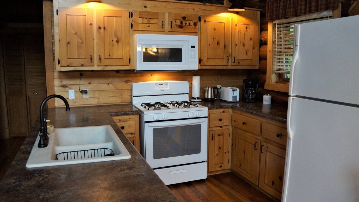 Blanchardville Cabin | RUSTIC, MAGICAL, LOG HOME IN SW. WI. ...TROUT STREAM, HIKING, NEARBY CANOEING