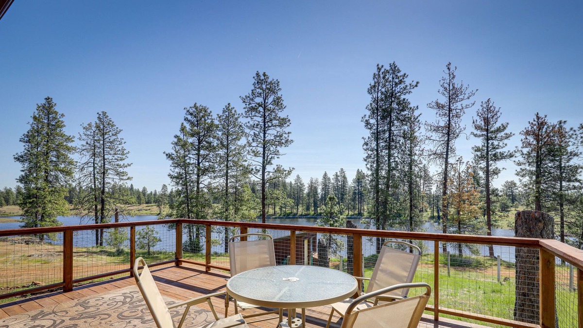Medical Lake House | Rustic Medical Lake Home w/ Private Dock & Deck!