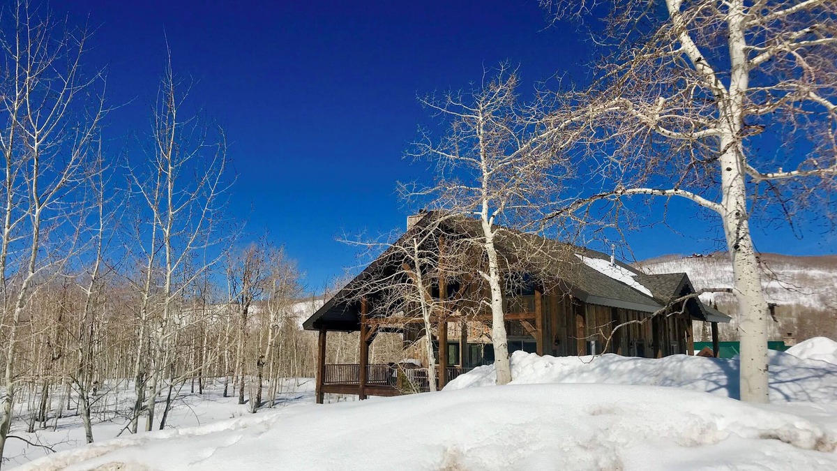 Timber Lakes Cabin | Rustic meets Modern Spacious Cabin in charming Heber City with AC, WiFi