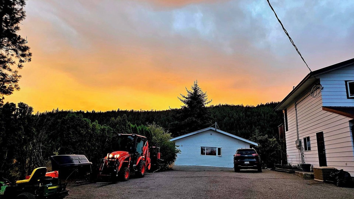 Armstrong Cabin | Rustic Meets The Amenities With Mountain Views