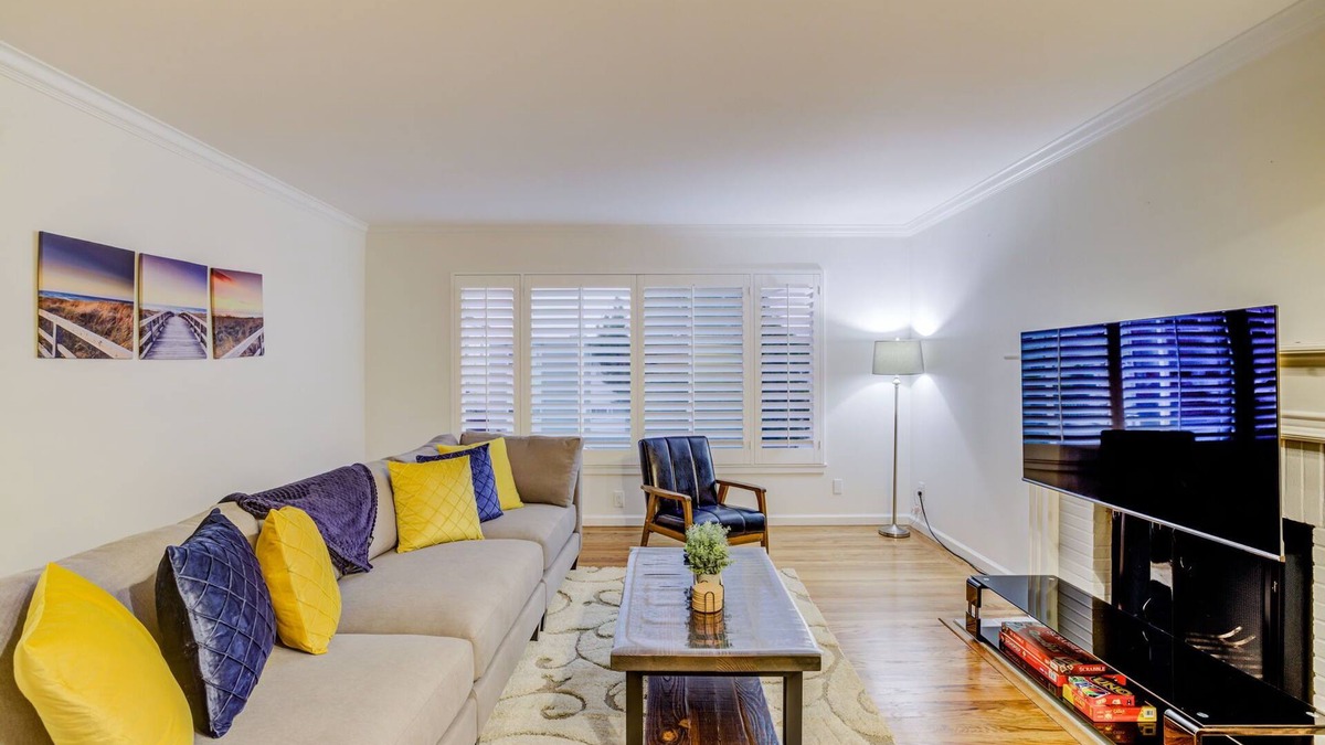 Downtown House | RUSTIC/MODERN DESIGN, OASIS CITY GETAWAY/NEAR SFO