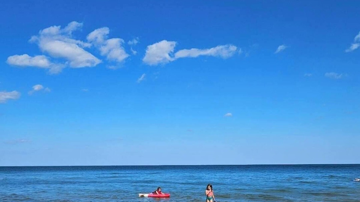 Whitney Township Cottage | Rustic-Modern Lake Huron Retreat: 3BR Sleeps 10, Sandy Beach in Tawas/Au Gres!