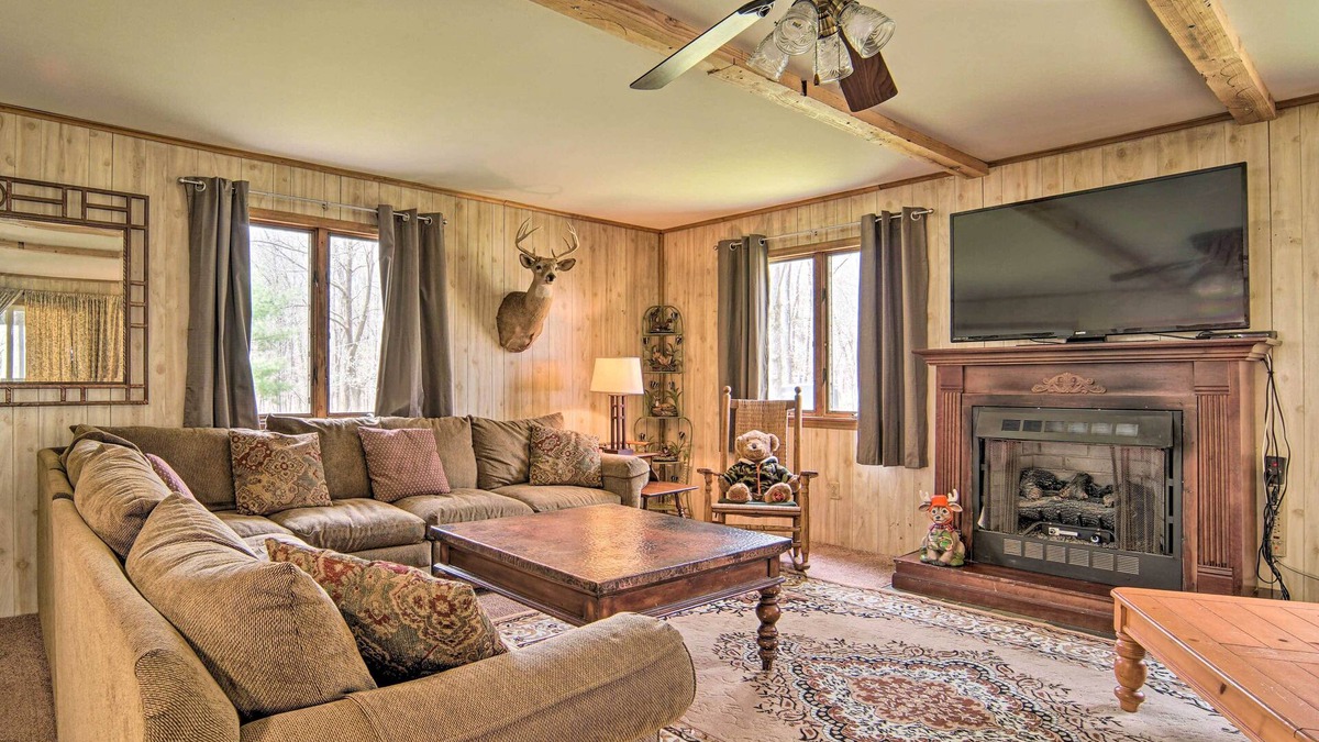 Russell Cabin | Rustic & Modern Russell Cabin w/Grill + Deck