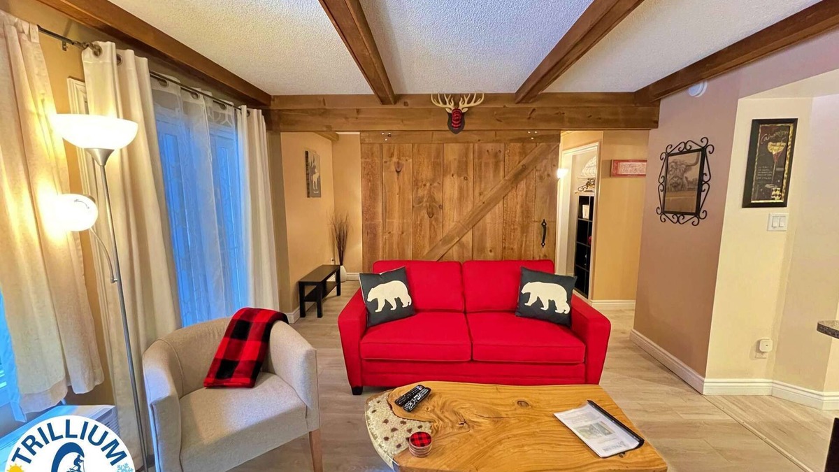 Craigleith Condo | Rustic Mountainside Chalet