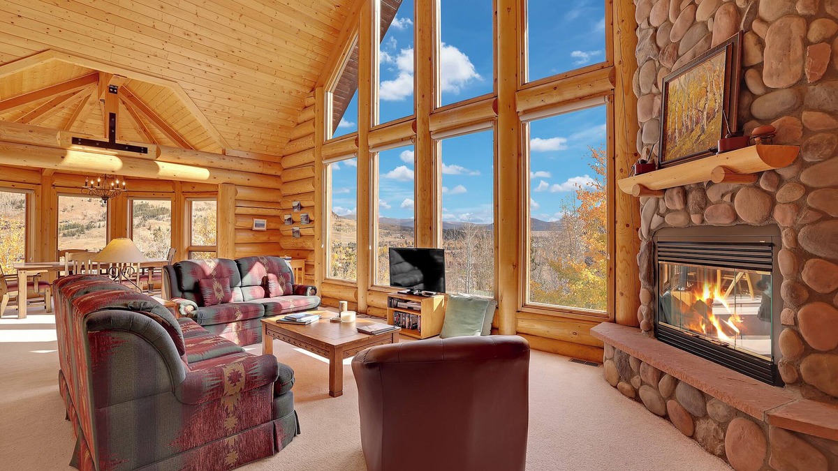 Three Peaks House | Rustic Mountain Escape with Panoramic Views
