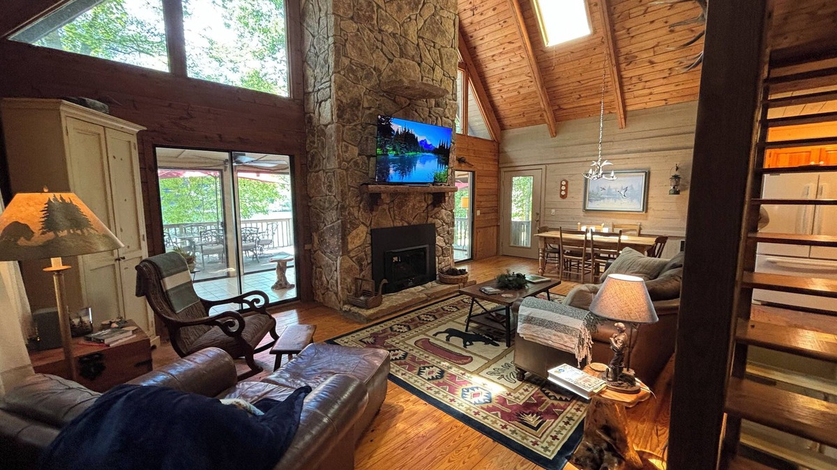Mountain Rest Cabin | Rustic Mountain Lake Cabin - Pet Friendly, Playstation 5, Fast Internet, Dock