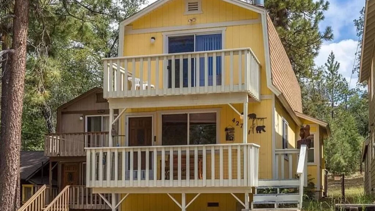 Big Bear Lake Cabin | Rustic Mountain Retreat. Trail access,fenced yard