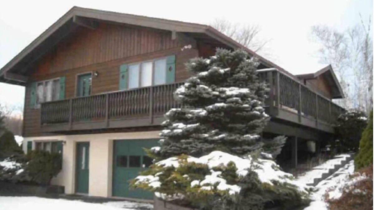 Windham Ski Chalet | Rustic Mountain view Cabin 5 mins to Ski Area!