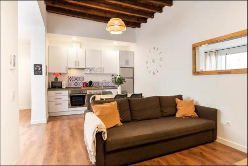 La Goleta Apartment | Rustic & Nice Apartment in Malaga Center