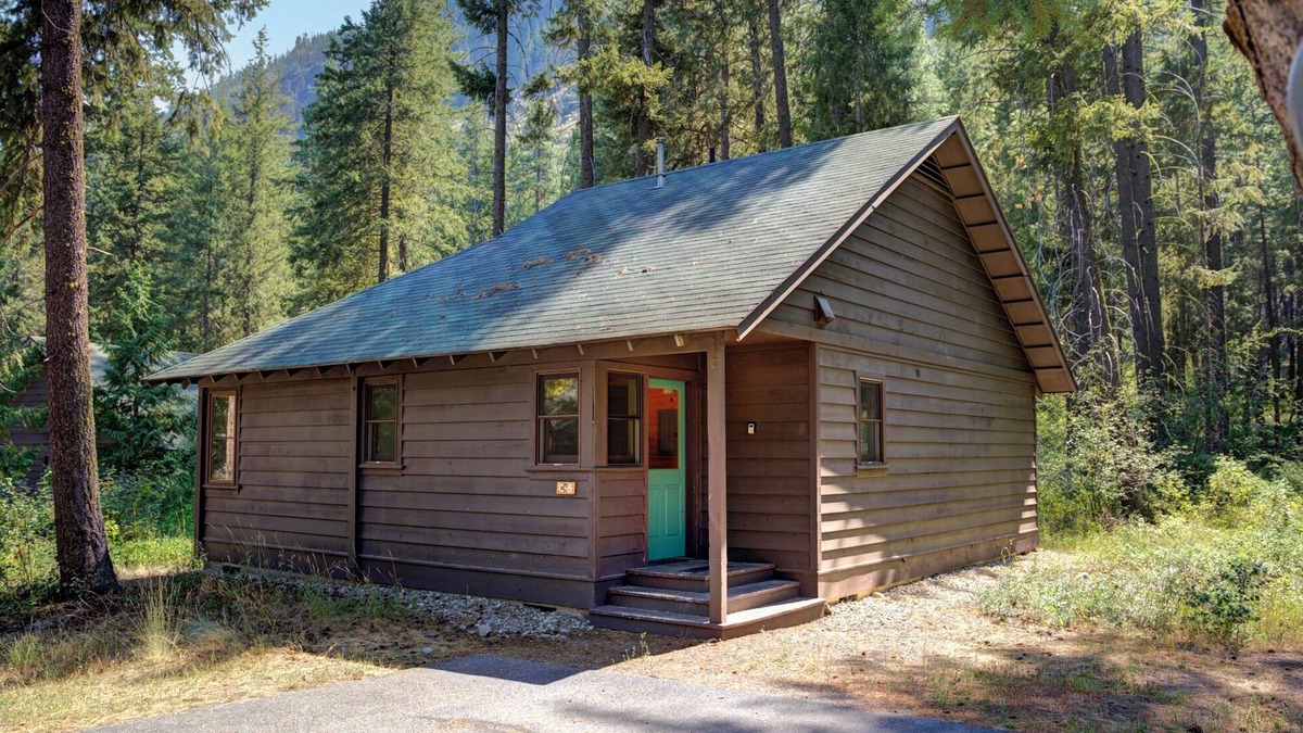 Mazama Cabin | Rustic One Bedroom Cabin