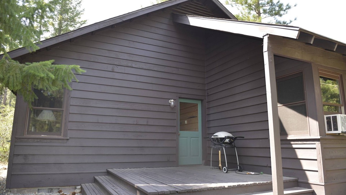 Mazama Cabin | Rustic One Bedroom Cabin