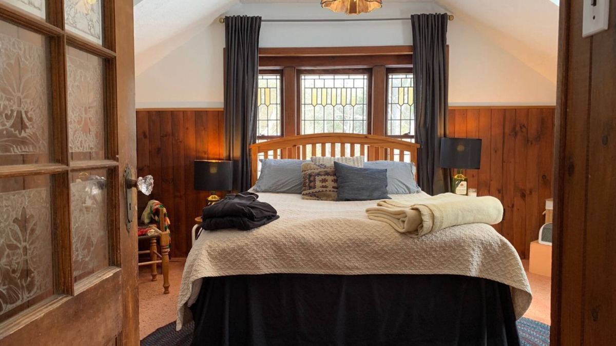 Tweed Cabin | Rustic one of a kind log cabin on private 50 acres
