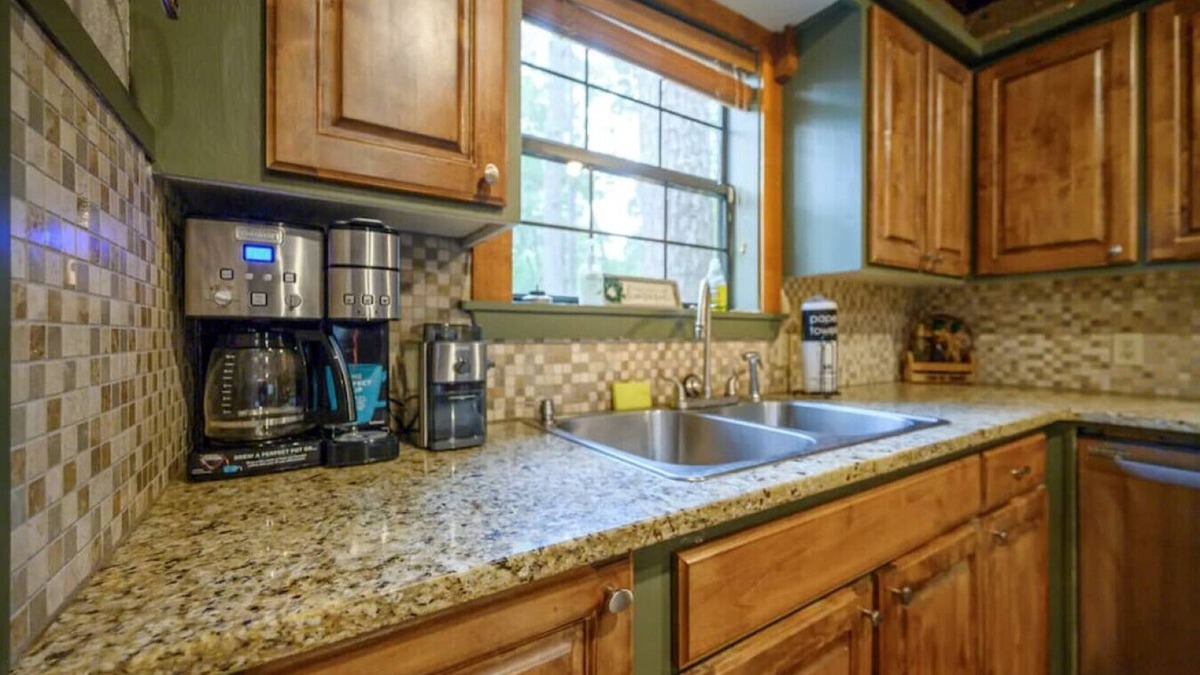 Broken Bow Apartment | Rustic & Peaceful Bent Pine Lodge- Newly Updated