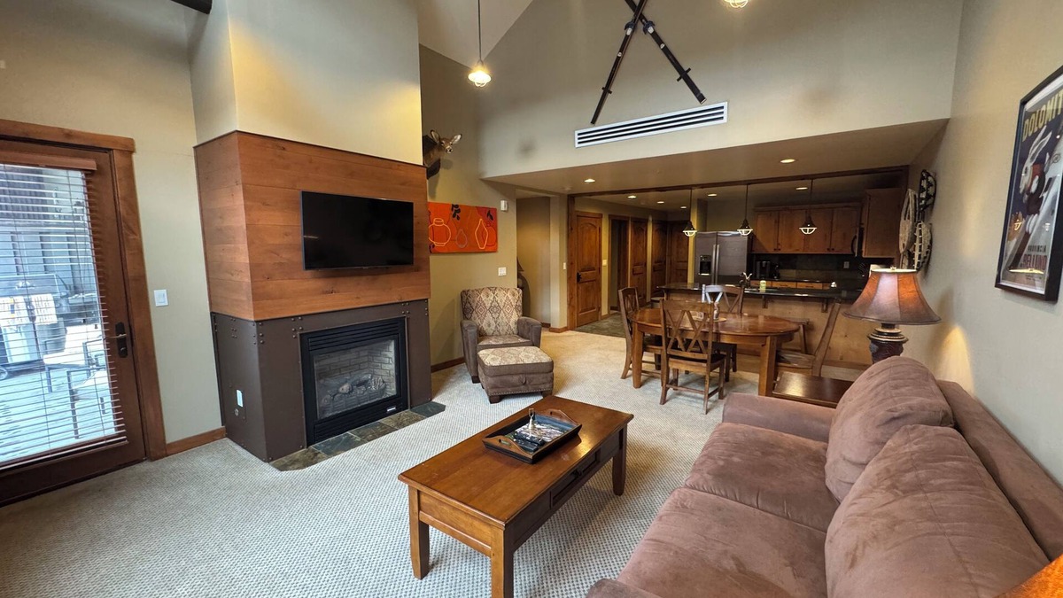 Kellogg Condo | Rustic Penthouse Condo with Large Community Spa Room.