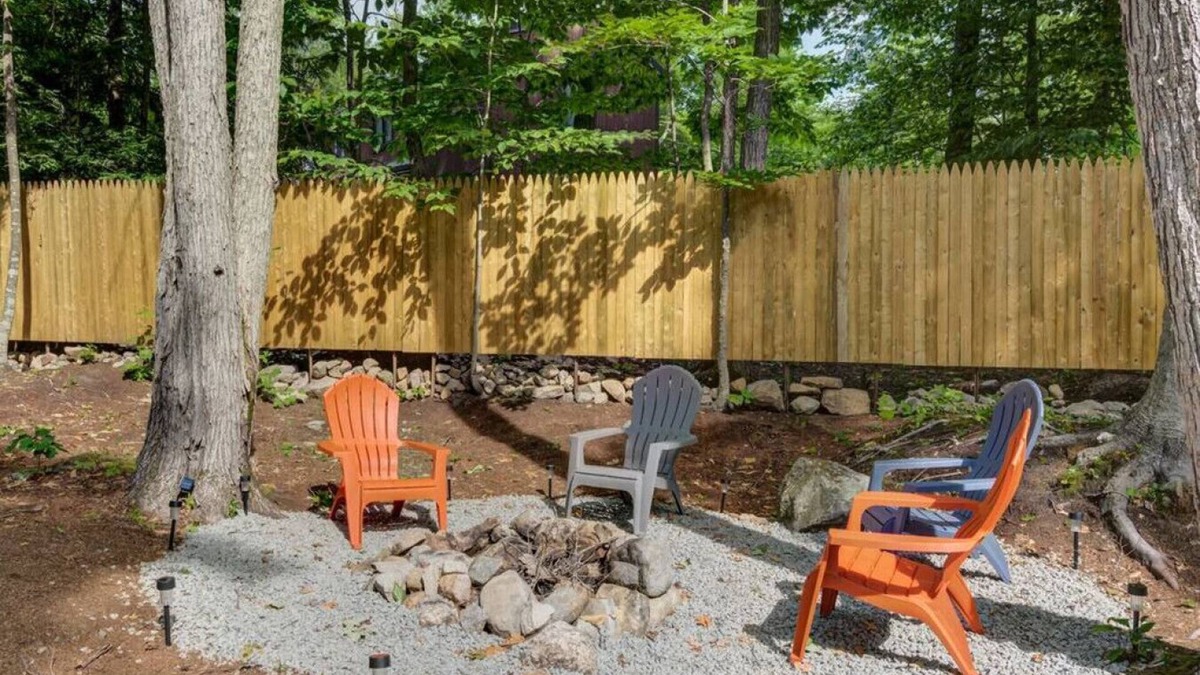 Eidelweiss Village Cottage | Rustic Pet Friendly Cottage w/Private Beach Access