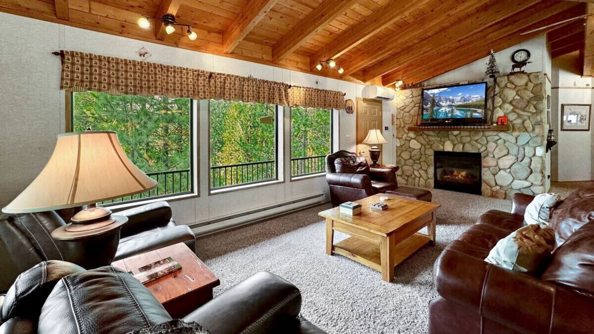 Cascade Apartment | Rustic Pines .