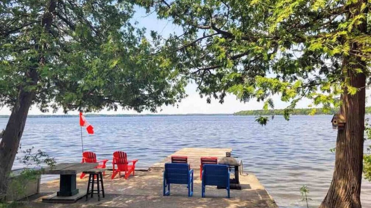 Pleasant Point Cottage | Rustic Pines Waterfront Cottage *CLEAR WATER*