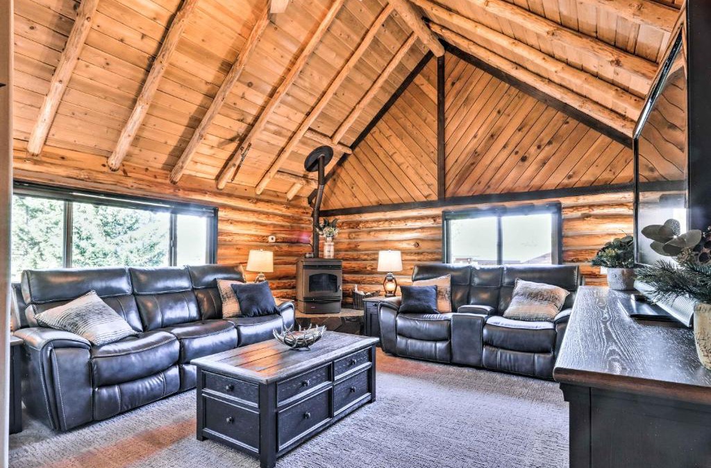 Post Falls House | Rustic Post Falls Cabin Family Friendly!