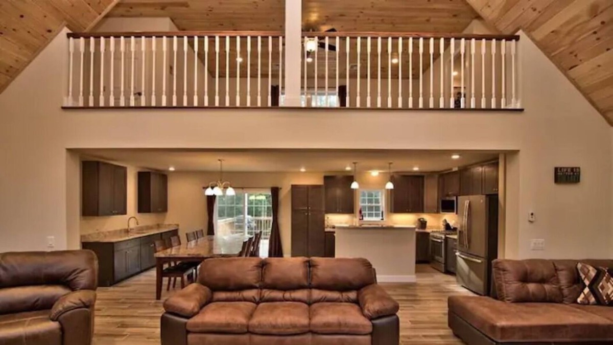 Tafton House | Rustic Private Manor Retreat In Tafton Near Lake!