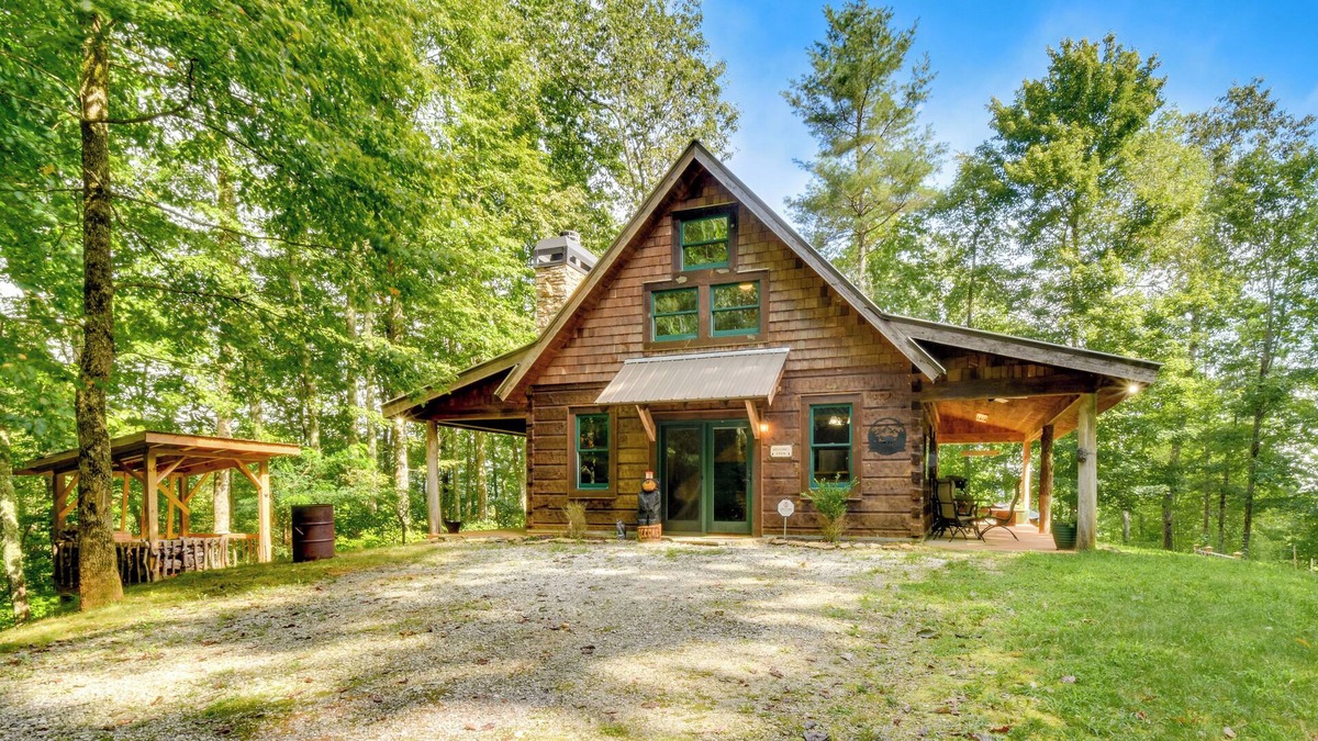 Rabun Gap Cabin | Rustic Rabun Gap Cabin ~ 2 Mi to Dtwn Clayton!