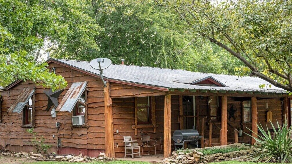 Satin Cabin | Rustic Ranch, Hatchet Throwing & Horseriding