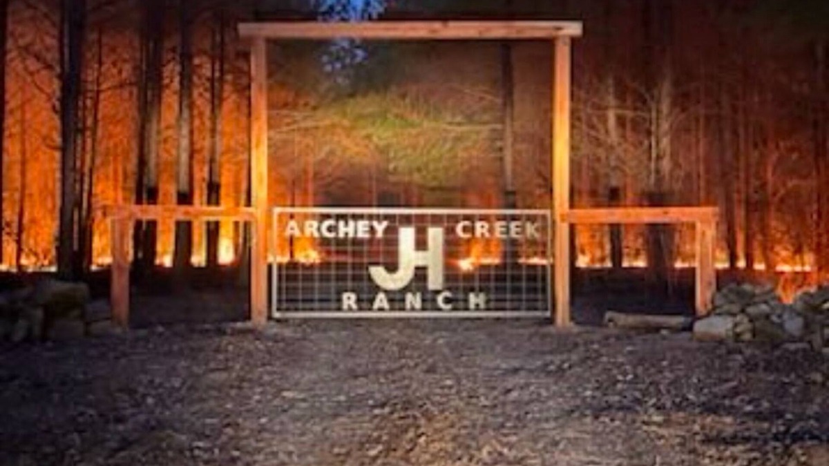 Conway Other | Rustic Ranch Retreat - 6 bedrooms, 5 bath, game room, working cattle ranch!