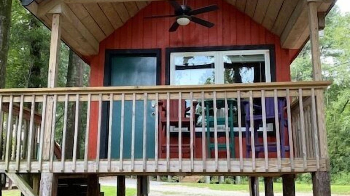Juliette Cabin | Rustic Red Retreat