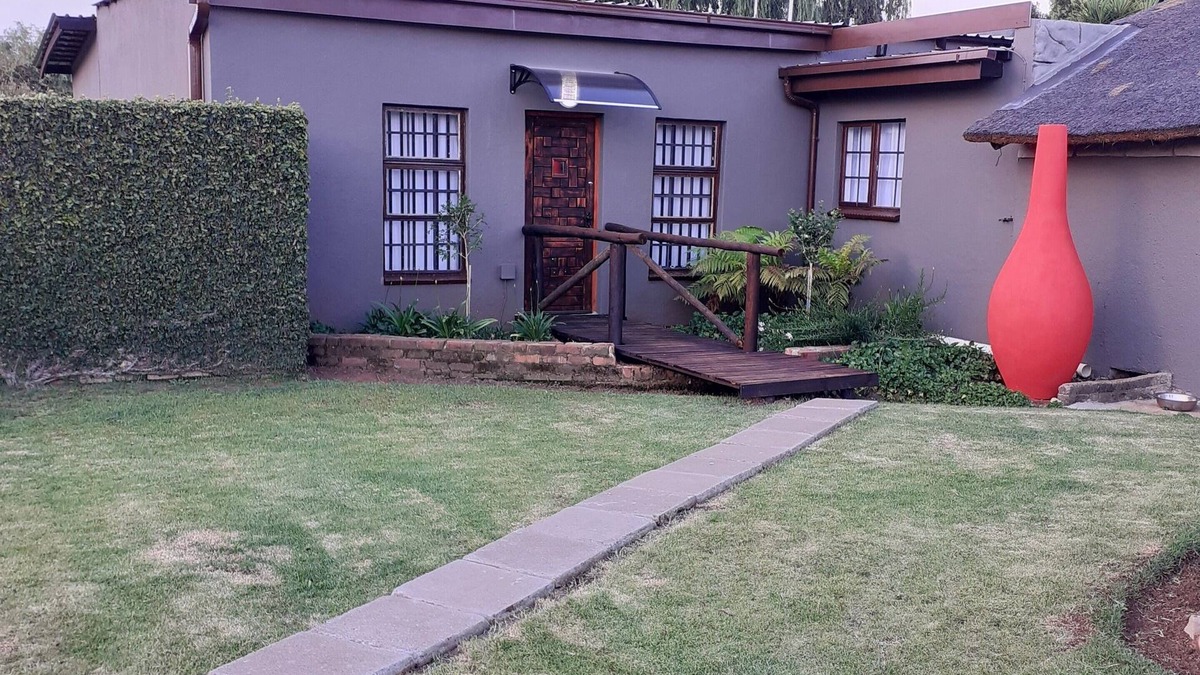 Benoni House | Rustic Red Self catering country life close to OR Tambo International