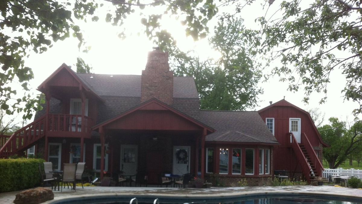 Bixby House | Rustic Redbird Lodge 'Country Living' at it's Best!