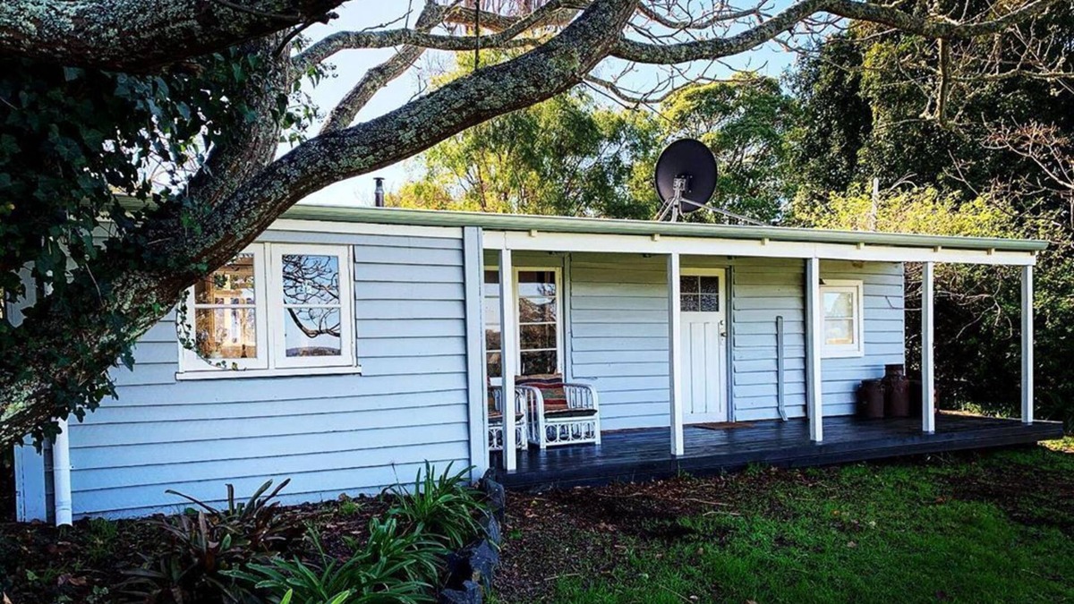 Balingup House | Rustic, restored cottage on secluded 24 acres overlooking Balingup.
