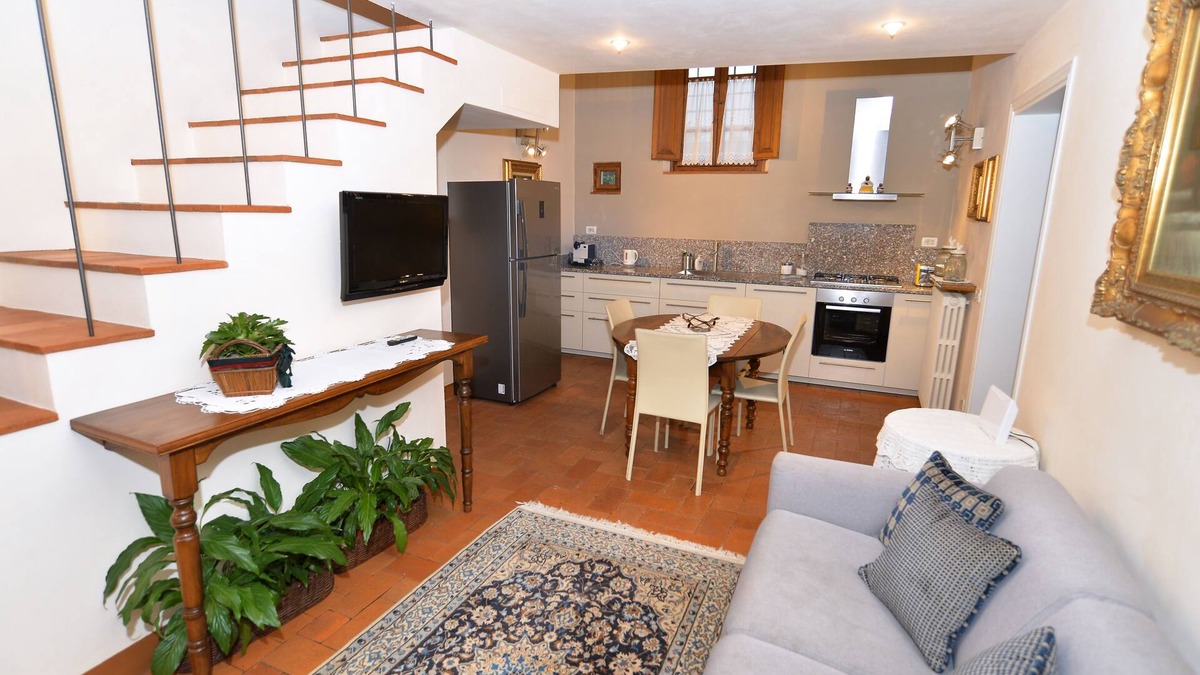 Lucca House | RUSTIC RESTORED NEAR THE CENTER