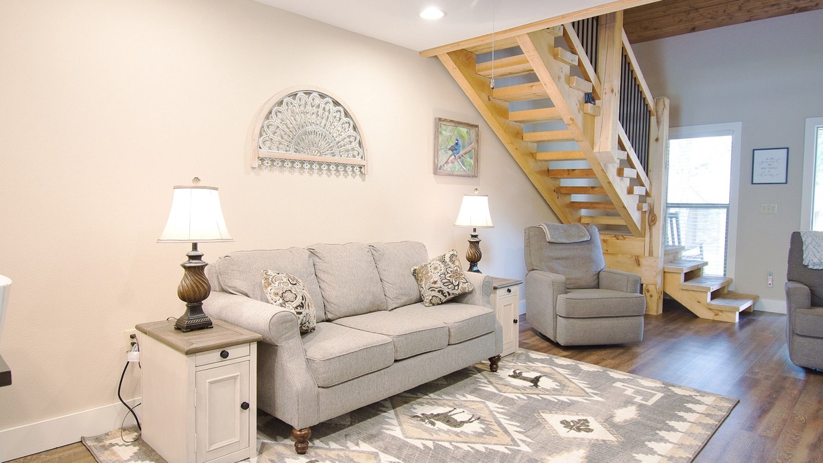 Branson Condo | Rustic Retreat 3Bed/3Ba Walk In Quiet Close to Lake TaneyComo & The Landing