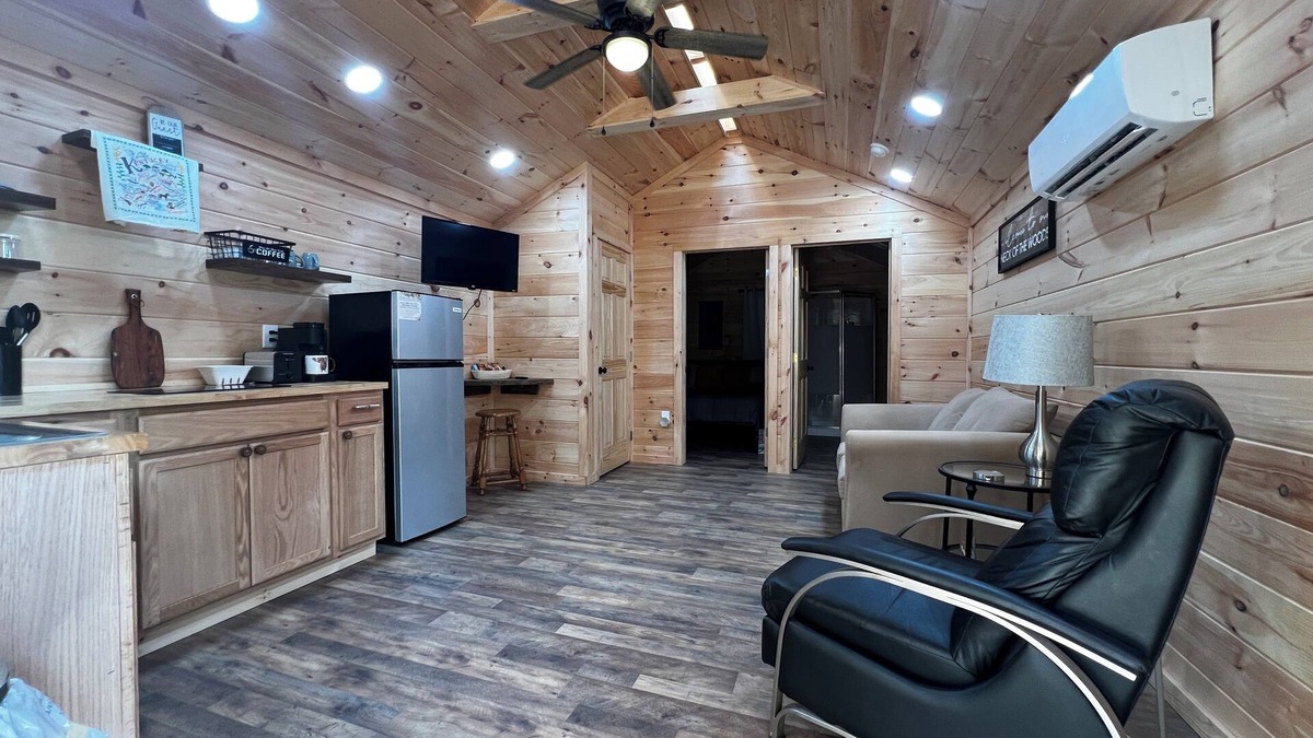 Betsy Layne Cabin | Rustic Retreat at Backwoods Bungalow – Secluded Cabin with Modern Comforts